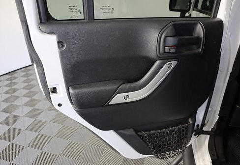 Used 2016 Jeep Wrangler Unlimited Sahara w/ Connectivity Group image 21
