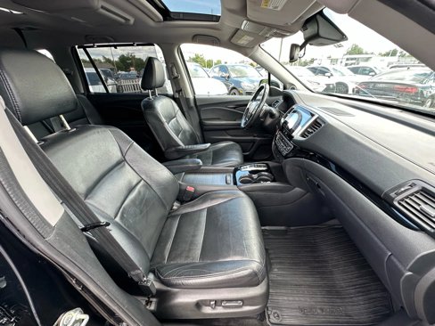 Used 2017 Honda Pilot Touring image 13