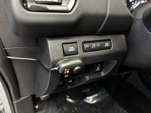 Used 2022 Nissan Frontier PRO-4X w/ Pro-4X Premium Package image 15