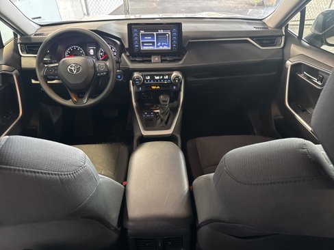 Used 2021 Toyota RAV4 XLE image 31