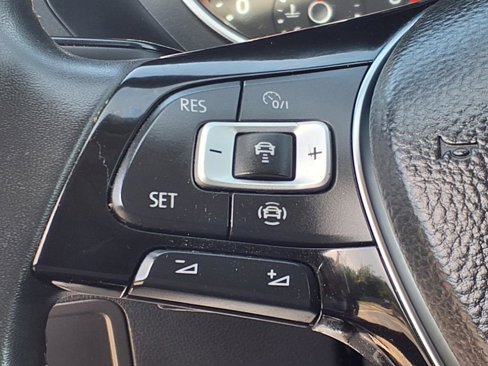 Used 2021 Volkswagen Tiguan SE image 17