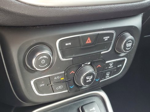 Used 2017 Jeep Compass Latitude w/ Popular Equipment Group image 22