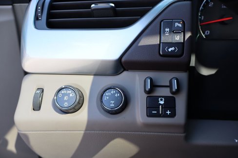 Used 2015 Chevrolet Suburban LT image 14