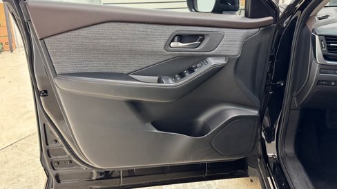 Used 2023 Nissan Rogue SV image 22