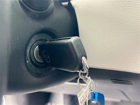 Used 2022 Toyota Corolla LE image 9