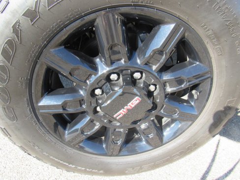 Used 2024 GMC Sierra 2500 AT4 w/ Technology Package image 11