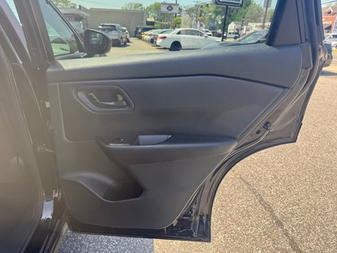 Used 2024 Nissan Rogue S image 39