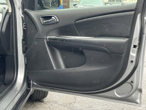 Used 2016 Dodge Journey SE w/ Flexible Seating Group image 11