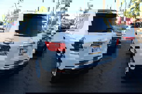 Used 2013 Toyota Highlander FWD image 5