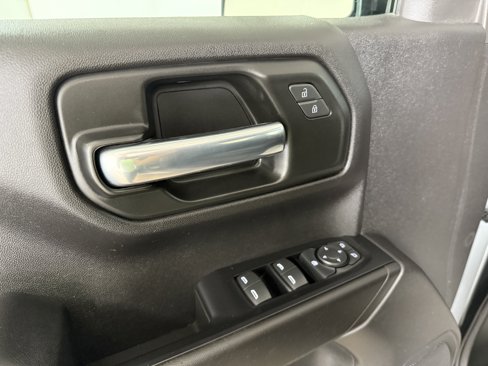 Used 2020 Chevrolet Silverado 1500 Custom w/ Custom Value Package image 16