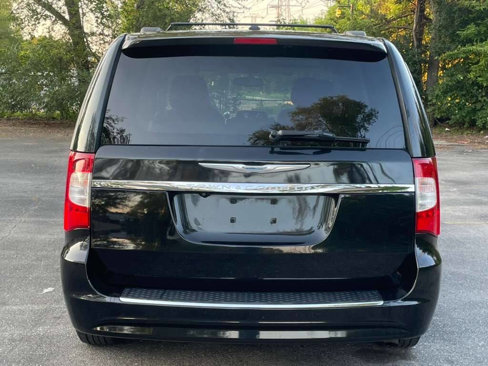 Used 2016 Chrysler Town & Country Touring w/ Driver Convenience Group image 11