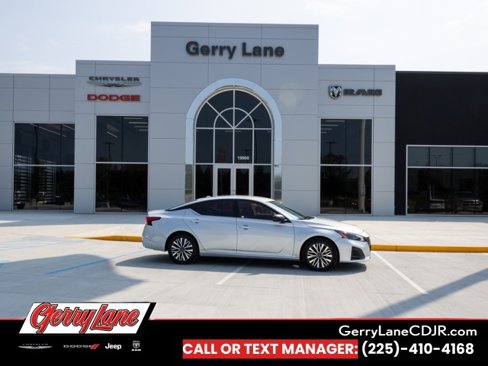 Used 2024 Nissan Altima 2.5 SV image 1