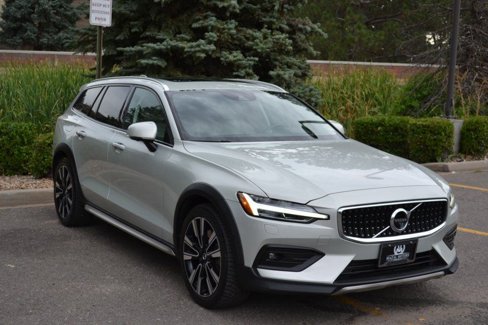 Used 2020 Volvo V60 T5 Cross Country w/ Protection Package Premier image 7