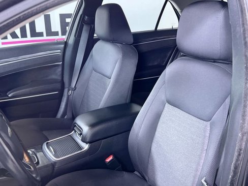 Used 2020 Chrysler 300 Touring image 11