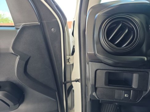 Used 2018 Toyota Tacoma SR image 17