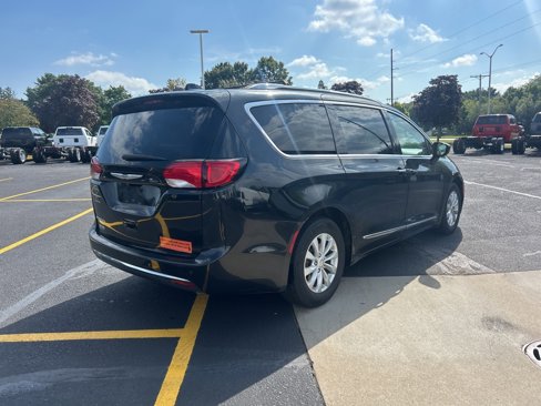 Certified 2018 Chrysler Pacifica Touring-L image 8