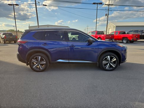 Used 2021 Nissan Rogue Platinum image 2