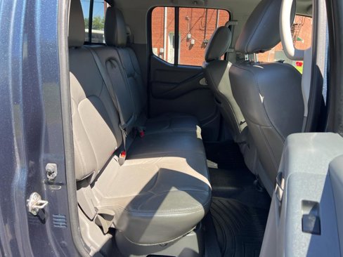 Used 2019 Nissan Frontier SL image 20