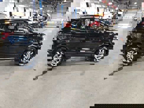 Used 2021 Nissan Rogue Sport SV image 2