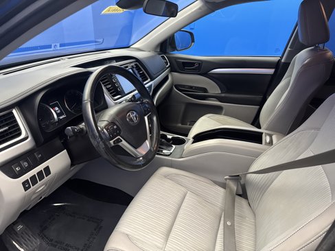 Used 2017 Toyota Highlander LE image 13