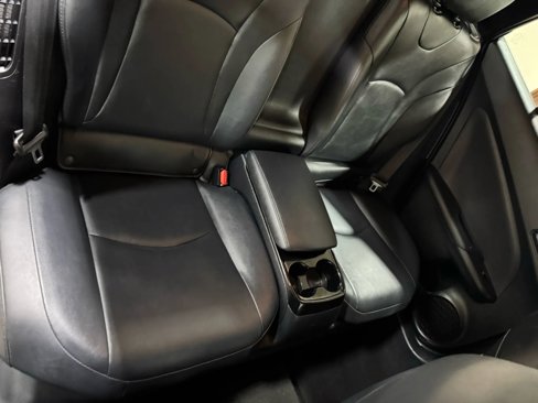 Used 2018 Toyota Prius Prime Premium image 37