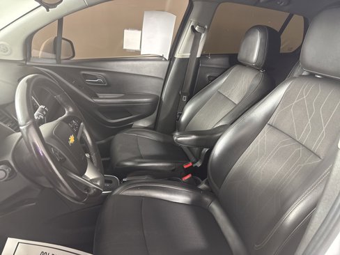 Used 2020 Chevrolet Trax LT w/ LT Convenience Package image 15