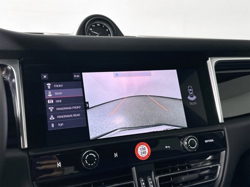 Certified 2024 Porsche Macan image 23