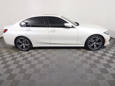 Used 2023 BMW 330i Sedan w/ Premium Package image 6