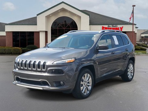 Used 2018 Jeep Cherokee Overland image 2