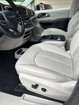 Used 2021 Chrysler Voyager Lxi image 13