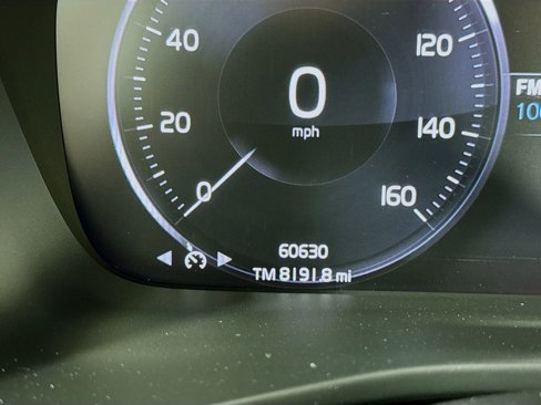 Used 2020 Volvo XC40 T5 Momentum image 12