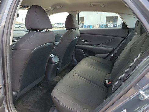 Used 2023 Hyundai Elantra SEL image 9
