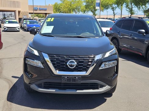Used 2021 Nissan Rogue SV image 2