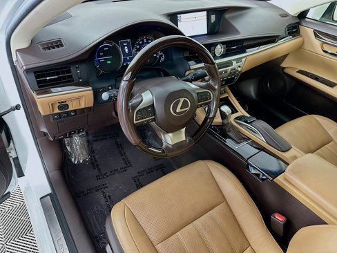 Used 2017 Lexus ES 300h image 9