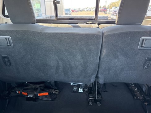 Used 2016 Nissan Titan SV image 24
