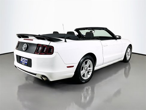 Used 2014 Ford Mustang Convertible image 7