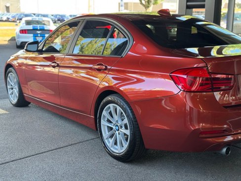 Used 2018 BMW 320i Sedan w/ Convenience Package image 4