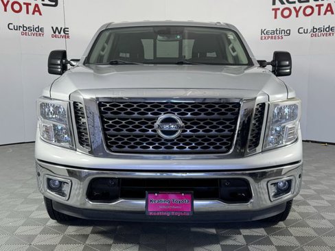 Used 2017 Nissan Titan SV image 4