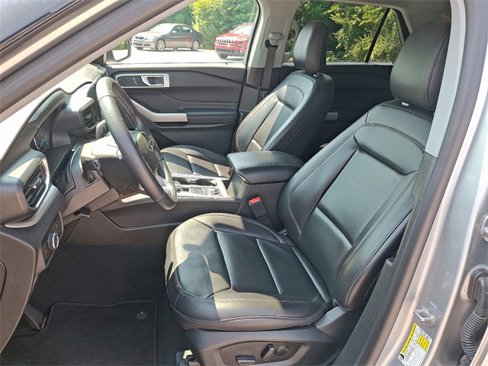 Used 2023 Ford Explorer XLT w/ Equipment Group 202A image 17