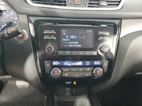 Used 2014 Nissan Rogue SV image 16