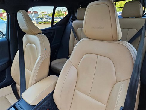Used 2019 Volvo XC40 T5 Inscription image 14