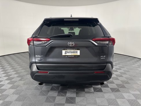 Used 2019 Toyota RAV4 XLE image 4