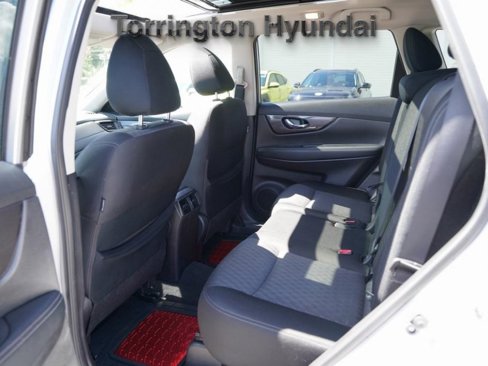 Used 2019 Nissan Rogue SV w/ Sun & Sound Touring Package image 15