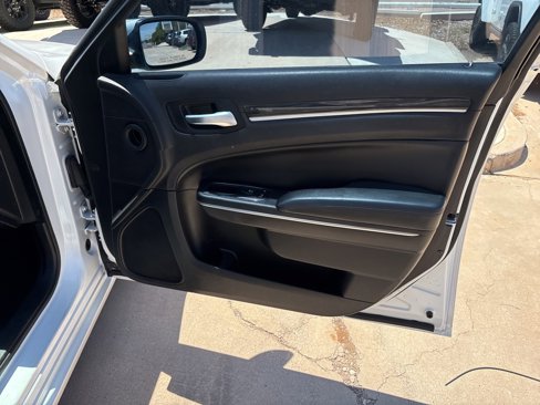 Used 2015 Chrysler 300 Limited image 25