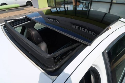 Used 2018 Jaguar XE Prestige image 40