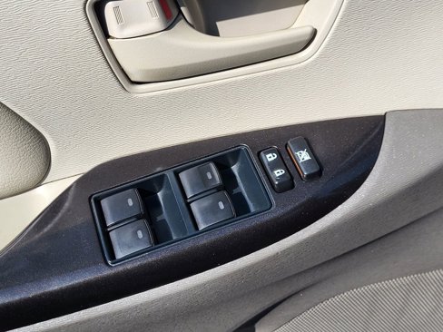 Used 2011 Toyota Sienna LE image 11