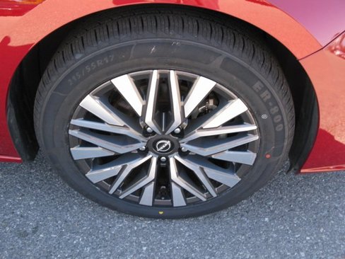 Used 2024 Nissan Altima 2.5 SV image 10