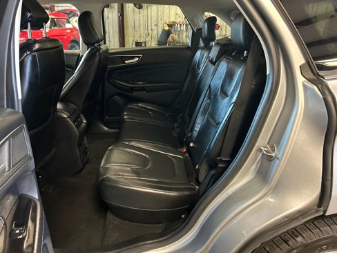 Used 2020 Ford Edge Titanium image 26