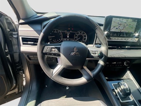 Used 2024 Mitsubishi Outlander SE image 11