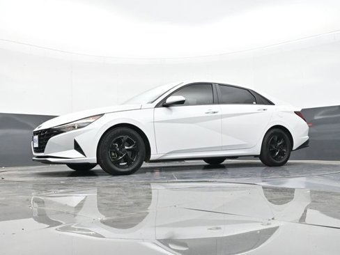 Used 2022 Hyundai Elantra SE image 57
